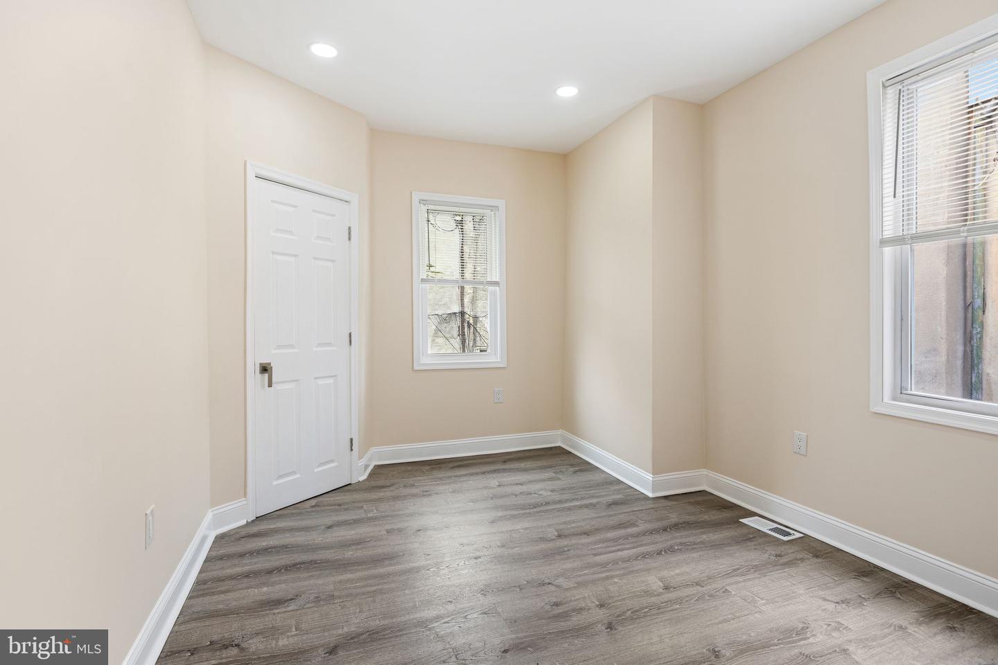 3628 N Warnock St Property Photo 14