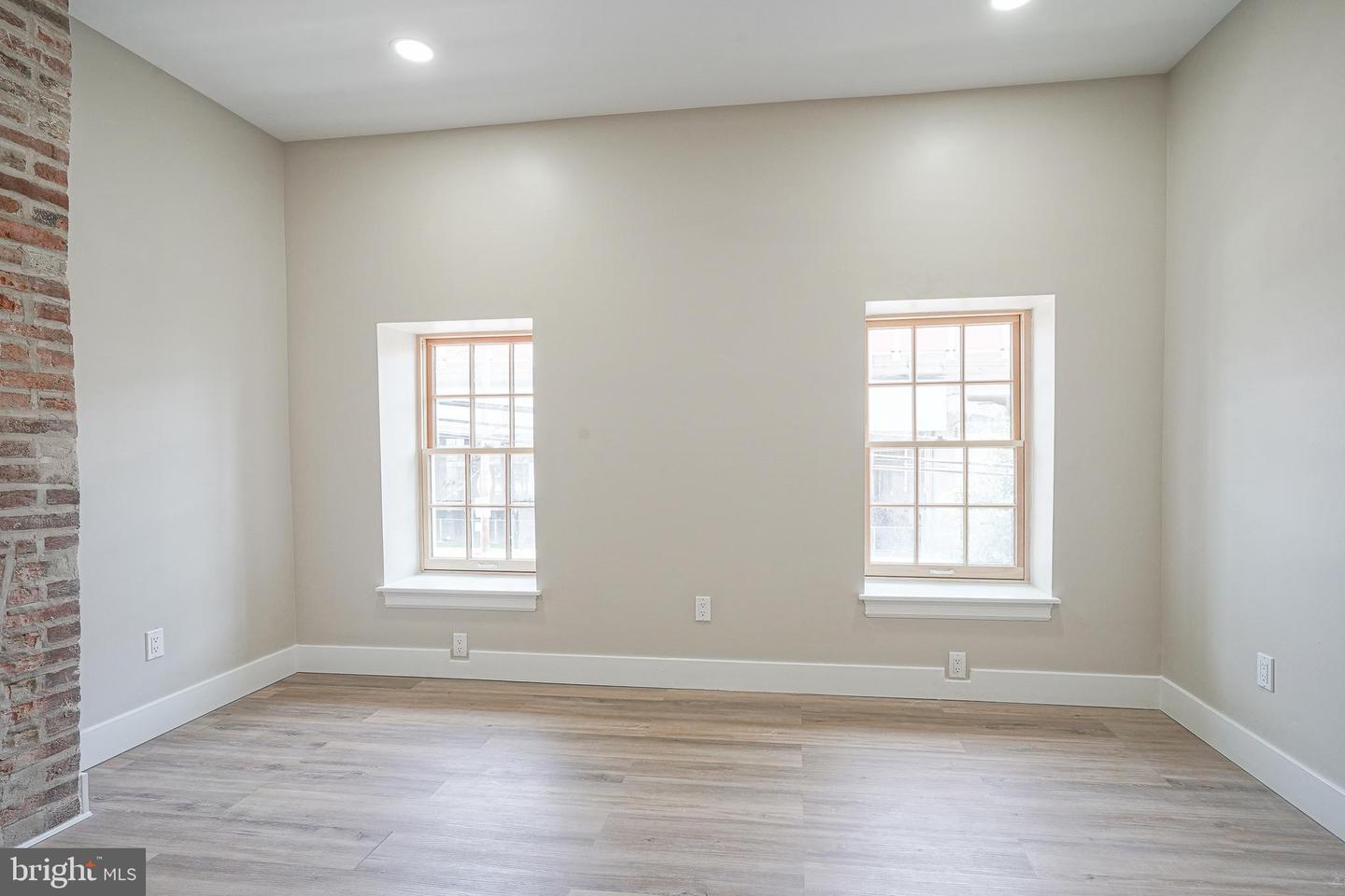 1108 S Front St Property Photo 28