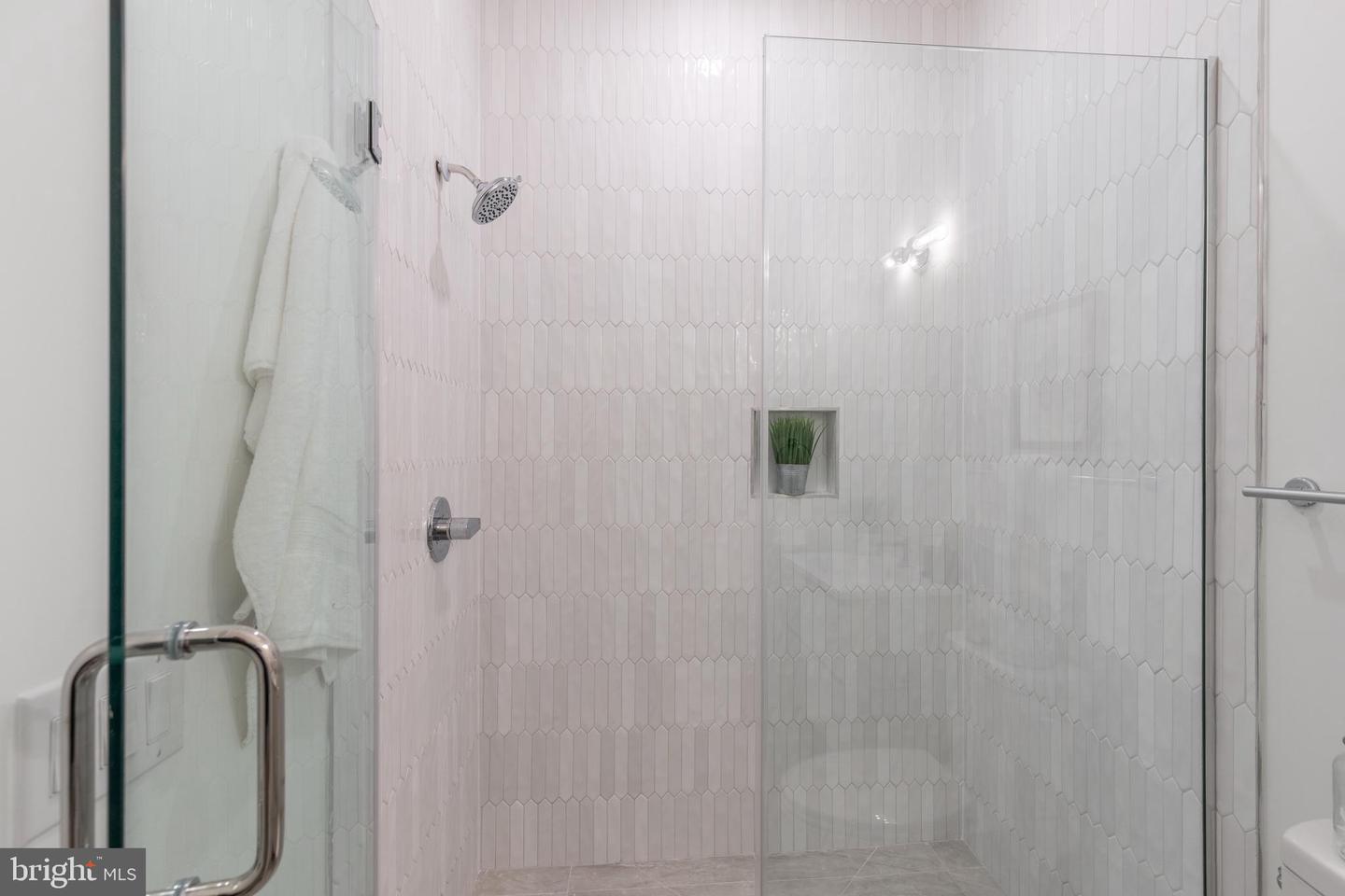 5545 Pulaski Ave #203 Property Photo 17
