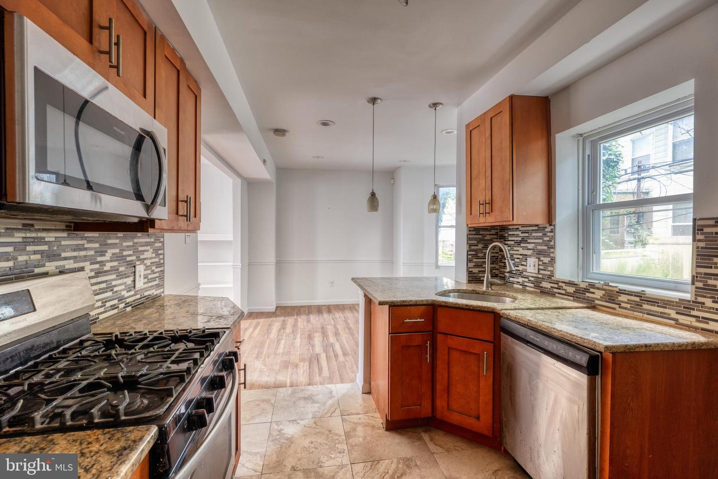 35 S Ashmead Pl S Property Photo 6