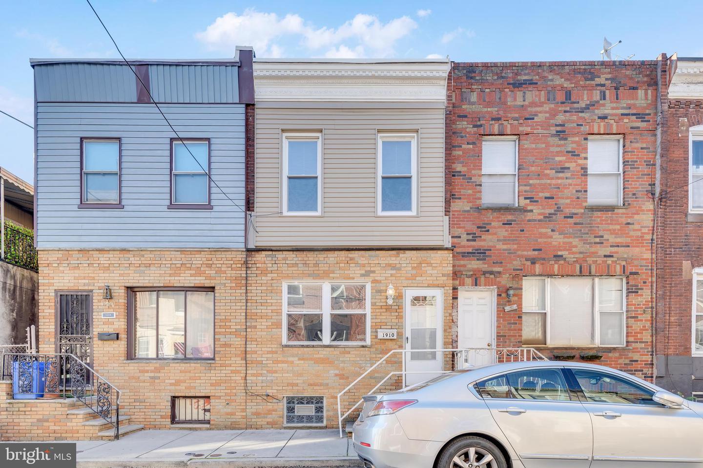 1910 Dudley St Property Photo 2