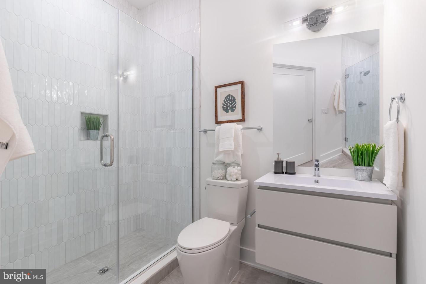 5545 Pulaski Ave #403 Property Photo 16