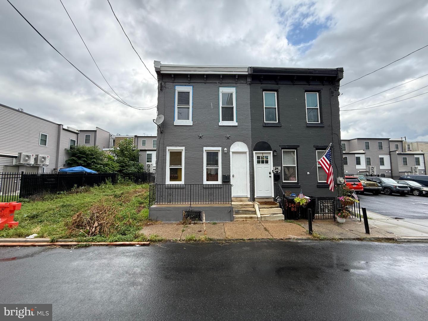 2447 Ingersoll St Property Photo 1