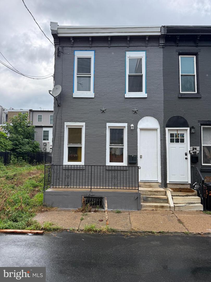 2447 Ingersoll St Property Photo 2