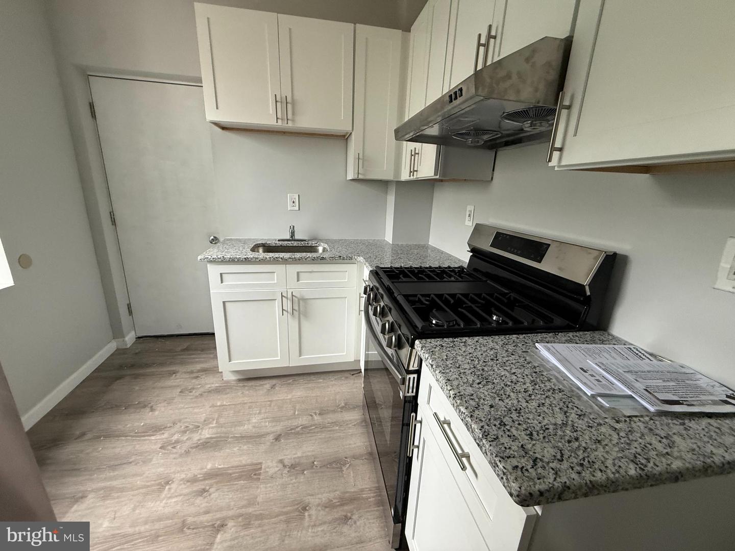2447 Ingersoll St Property Photo 5