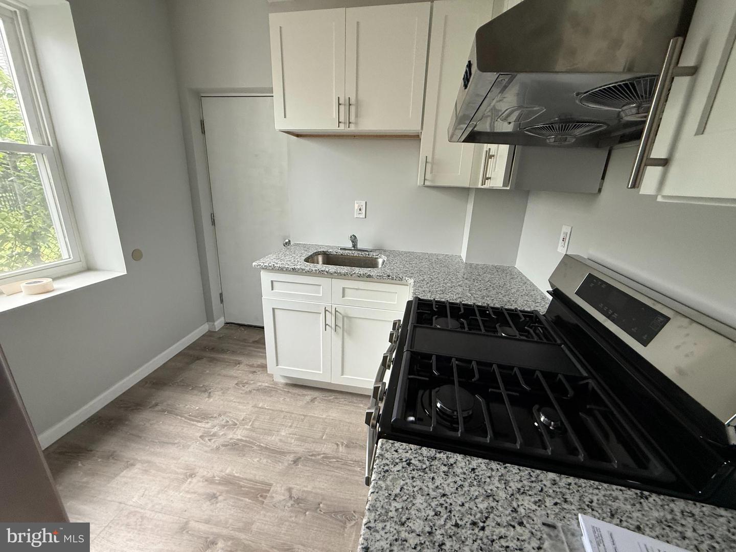 2447 Ingersoll St Property Photo 6