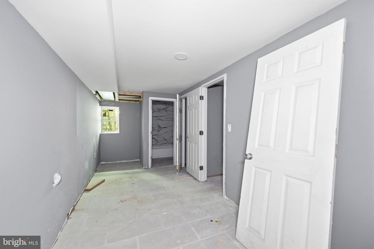 6052 N Beechwood St Property Photo 16