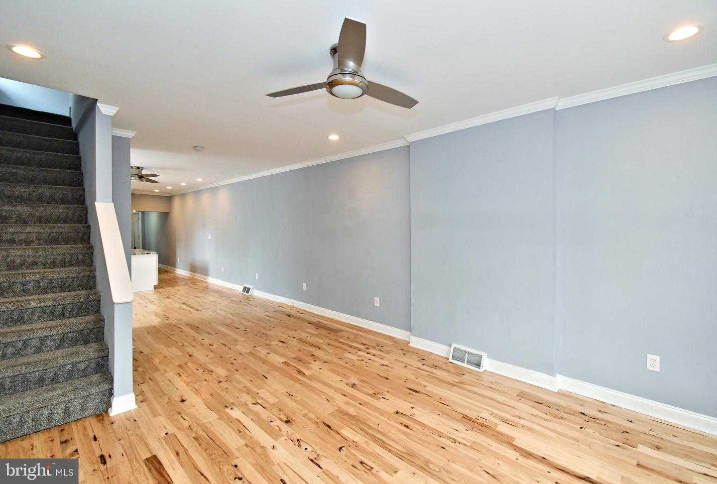 260 Roxborough Ave Property Photo 6