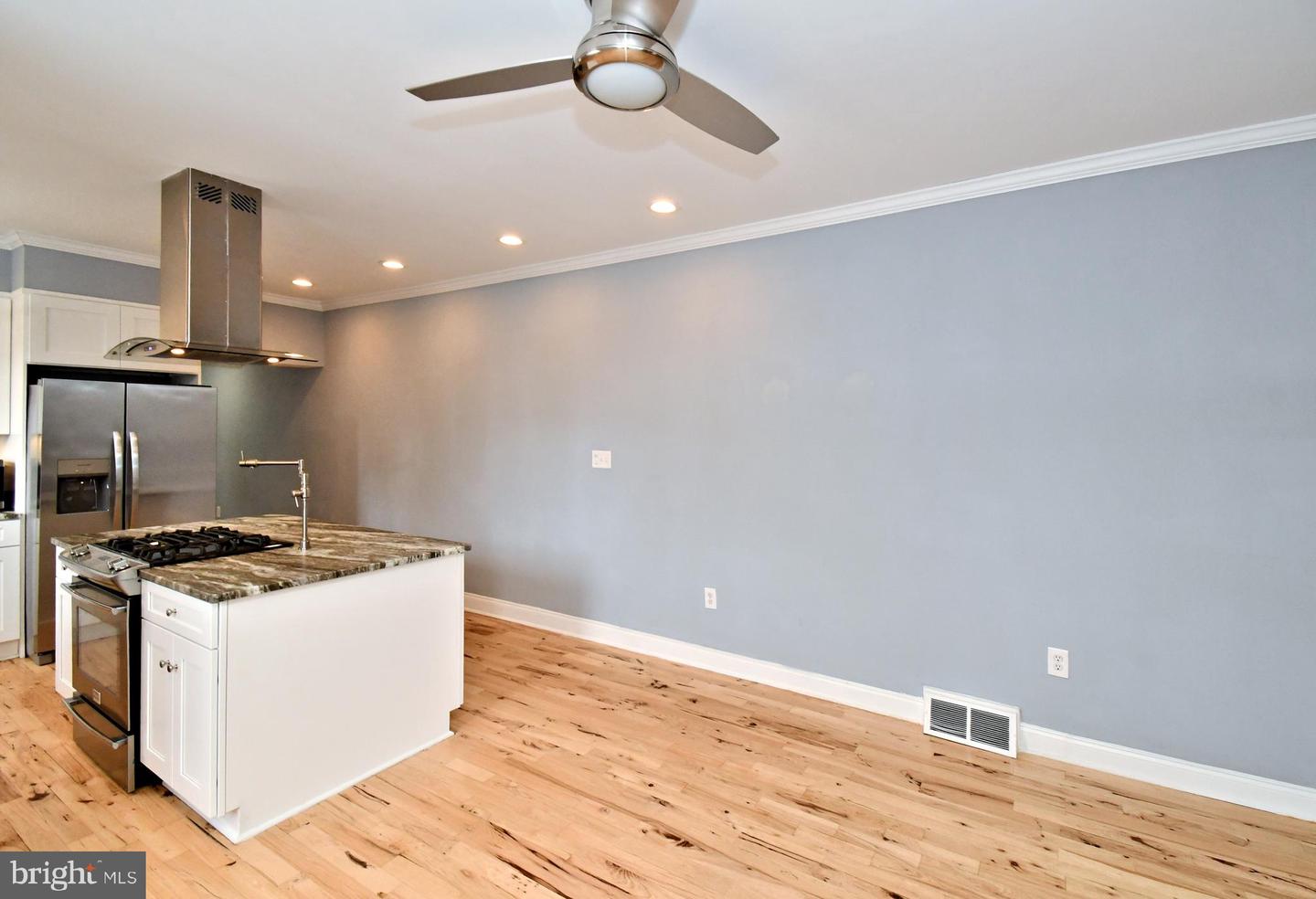 260 Roxborough Ave Property Photo 11
