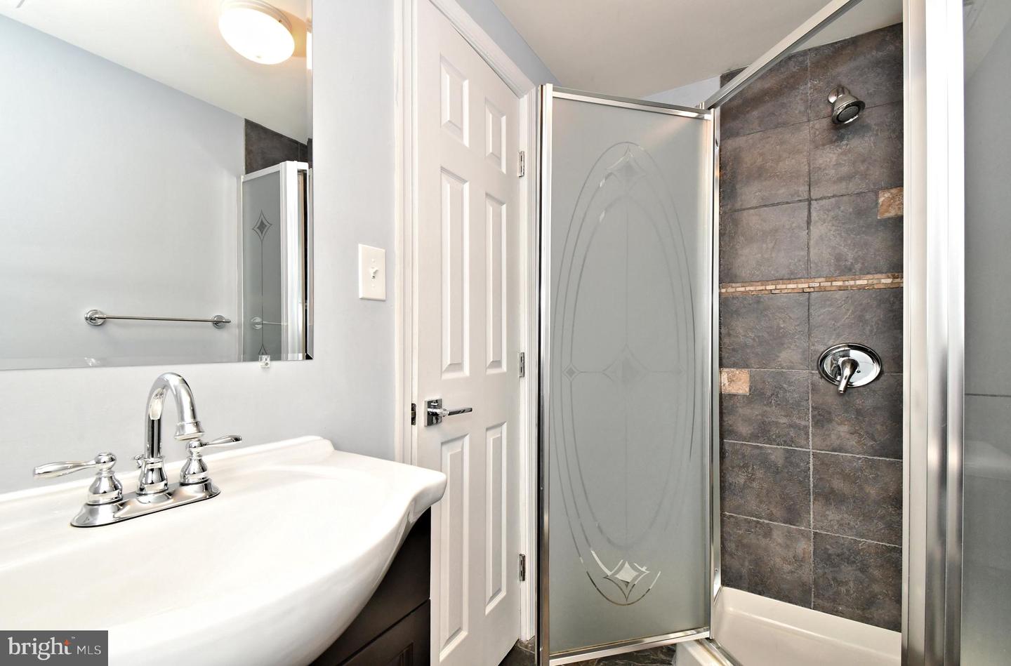 260 Roxborough Ave Property Photo 24