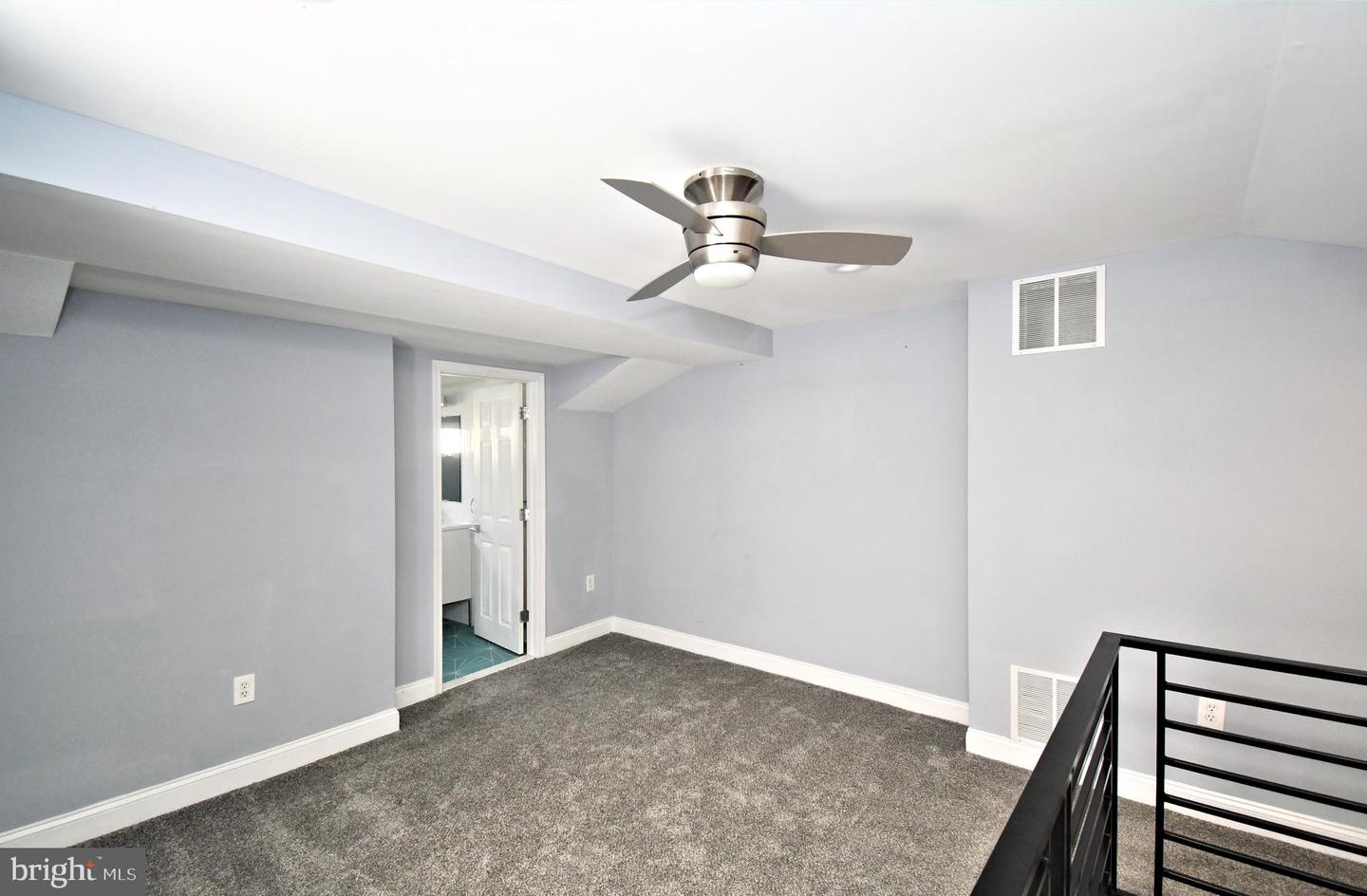 260 Roxborough Ave Property Photo 32