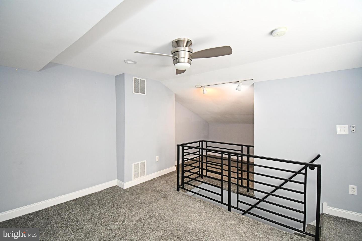 260 Roxborough Ave Property Photo 33