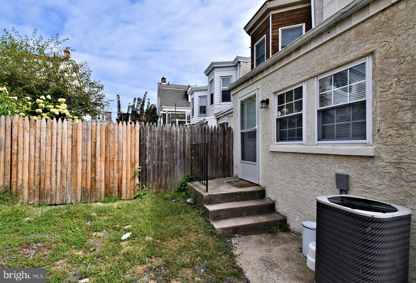 260 Roxborough Ave Property Photo 45