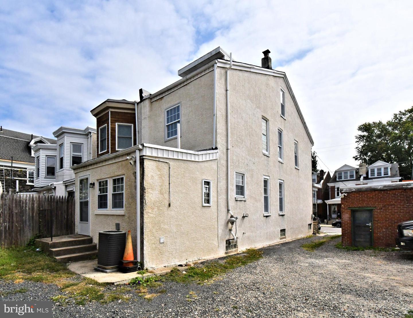 260 Roxborough Ave Property Photo 46