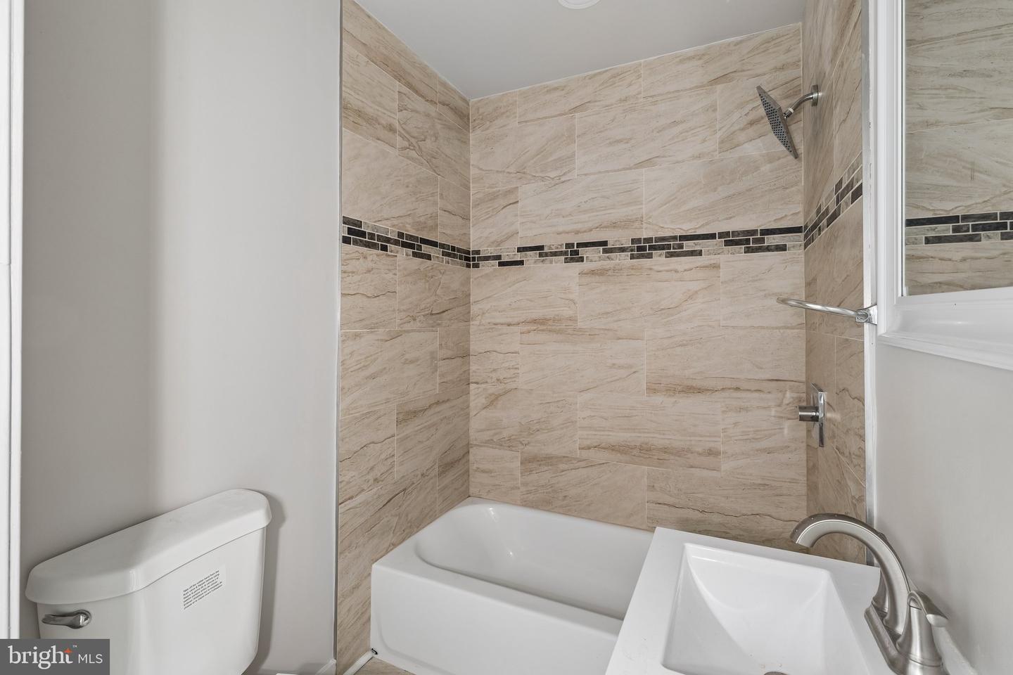 5325 W Stiles St Property Photo 23