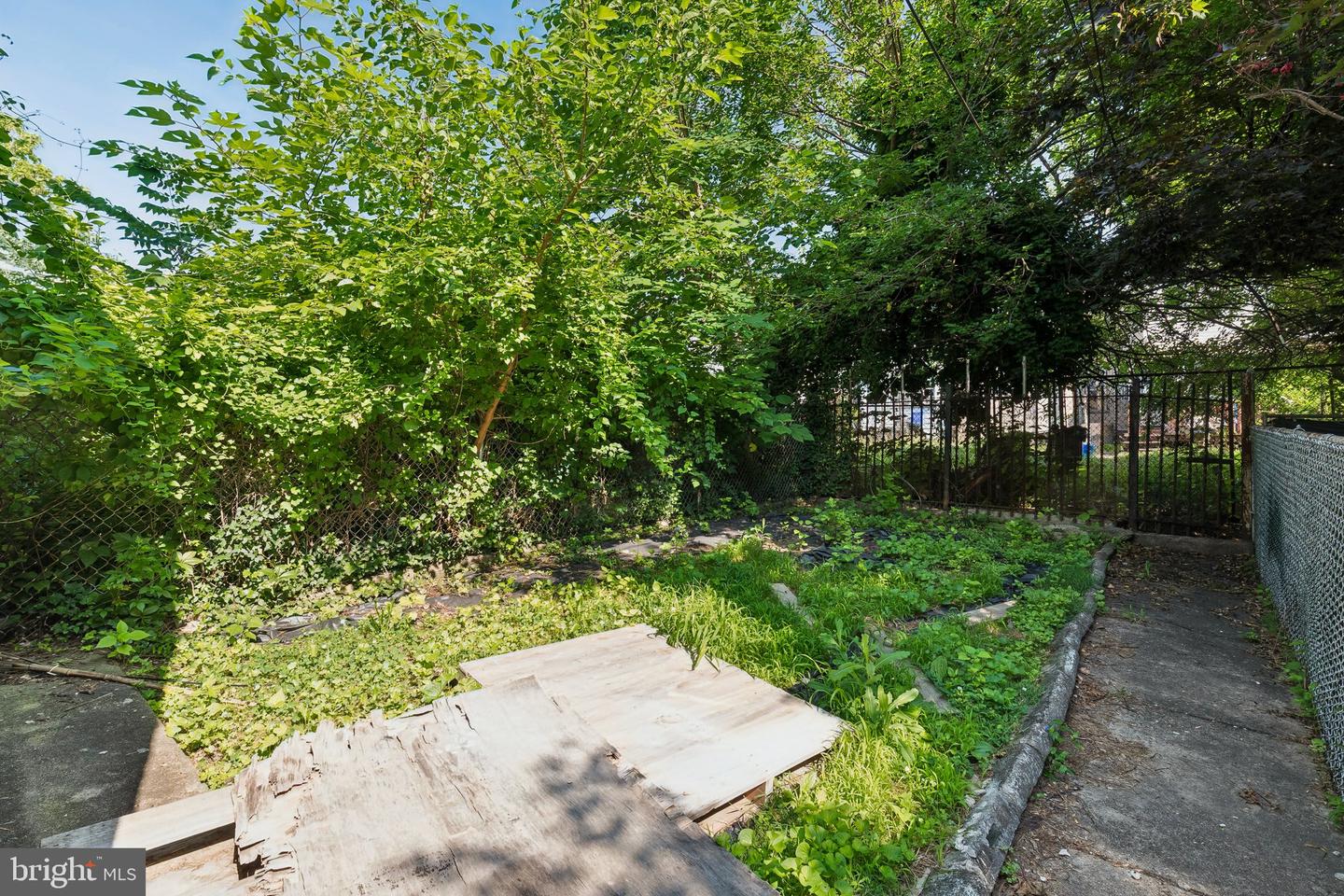5325 W Stiles St Property Photo 28