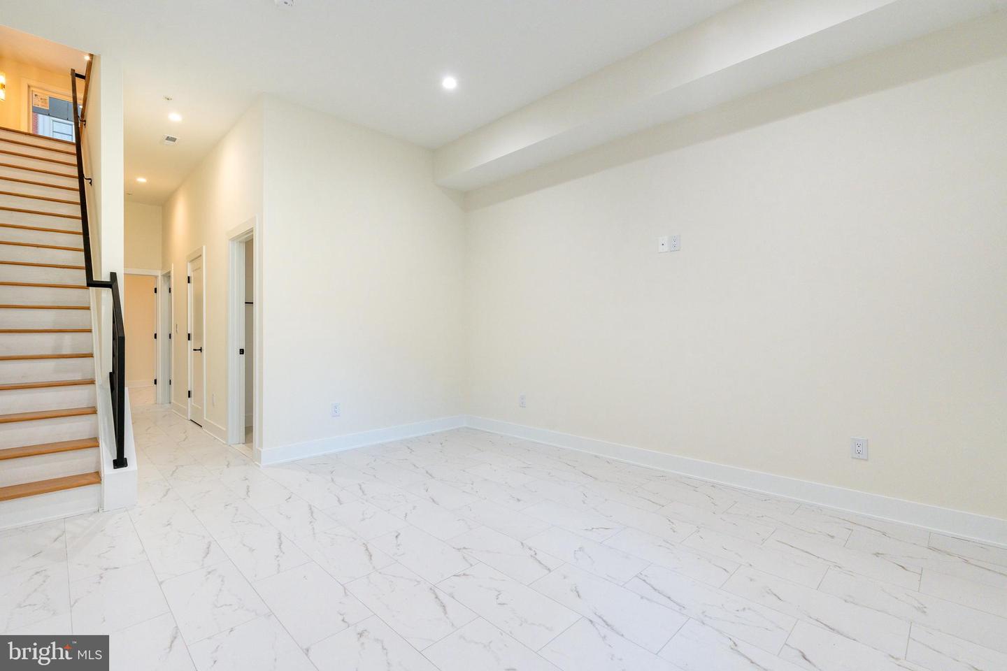 4748 Sheldon St Property Photo 16