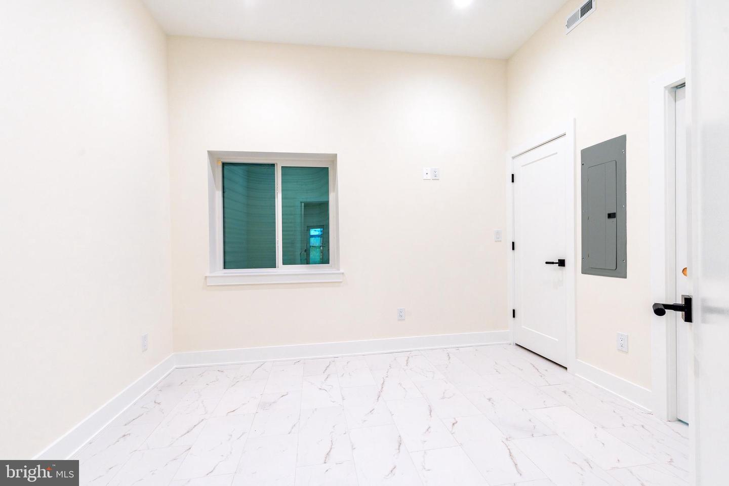 4748 Sheldon St Property Photo 17