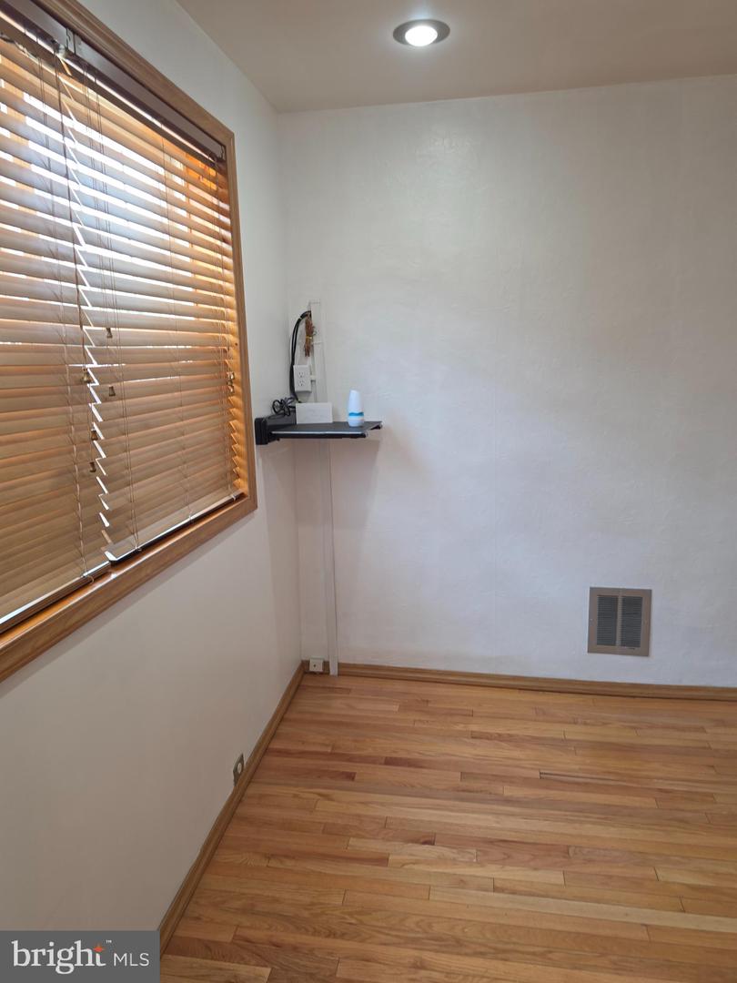 2446 S American St Property Photo 4