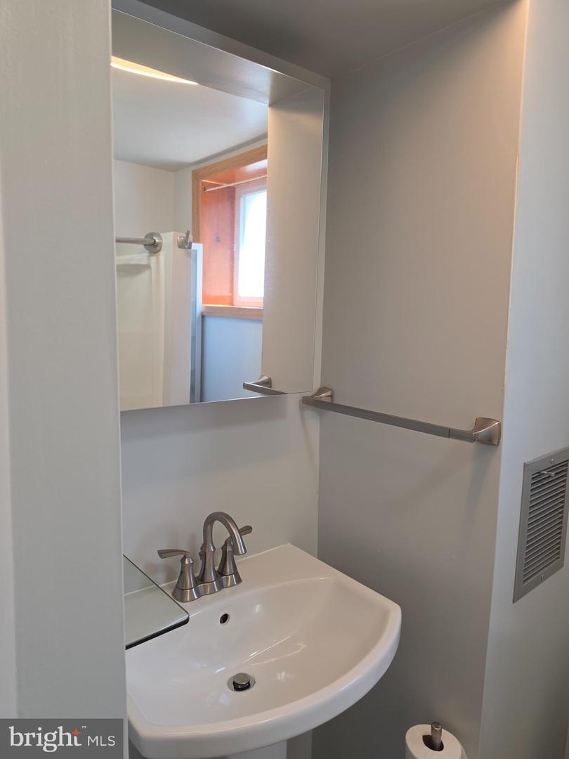 2446 S American St Property Photo 19
