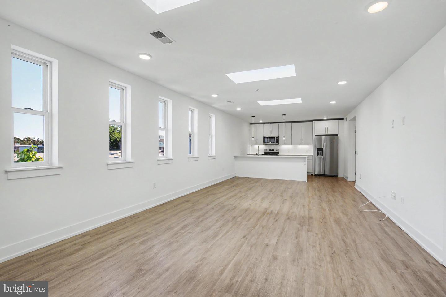 1335 N MARSTON ST #402 Property Photo 1