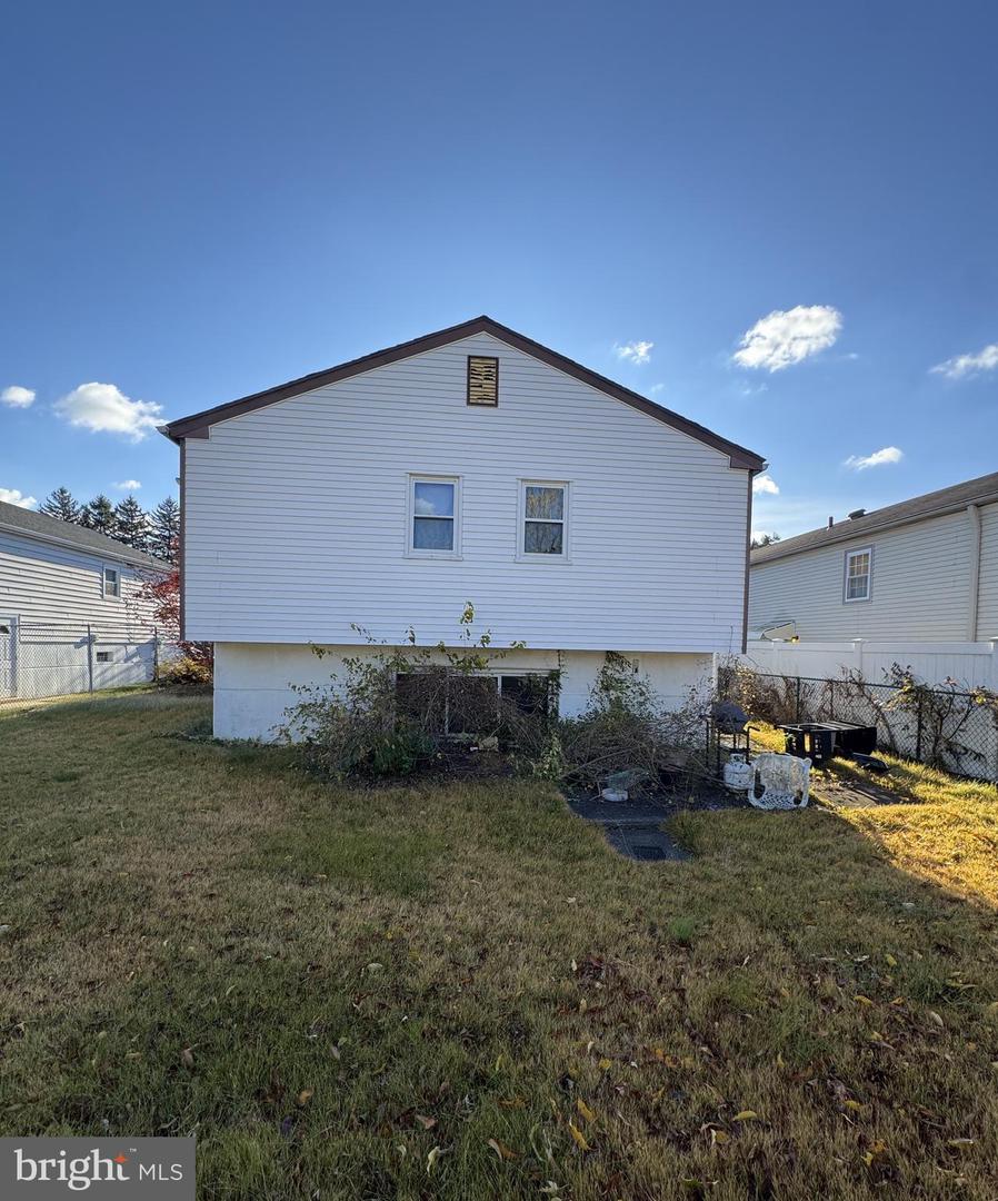 8870 Alton St Property Photo 4