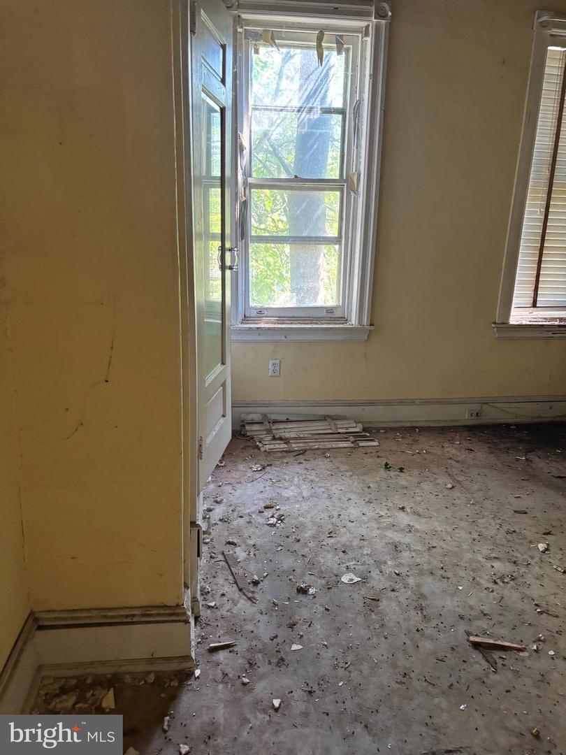 5828 Sansom St Property Photo 8