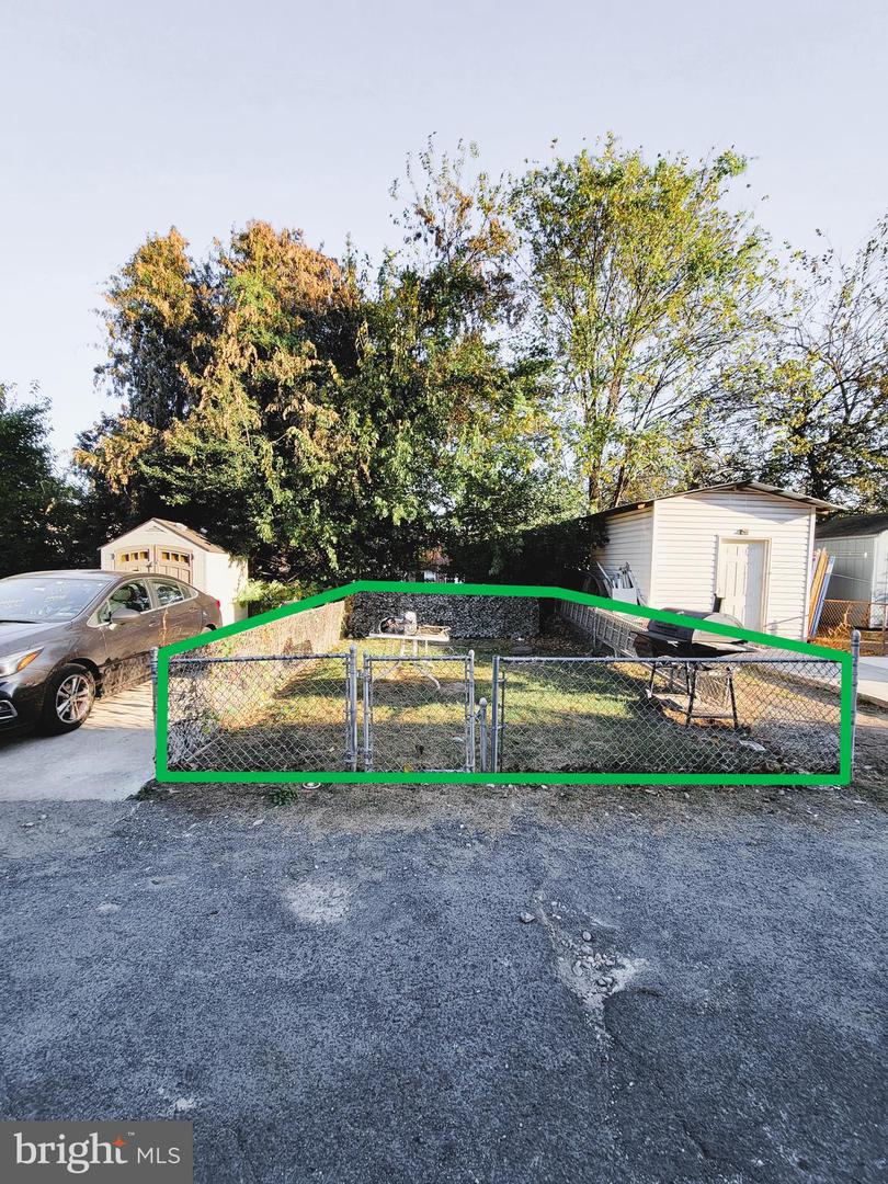 5851 Sylvester St Property Photo 4