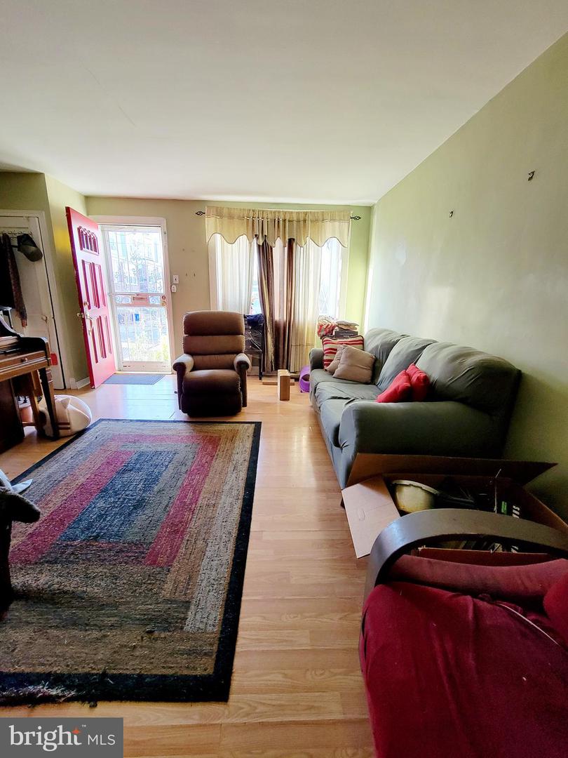 5851 Sylvester St Property Photo 6