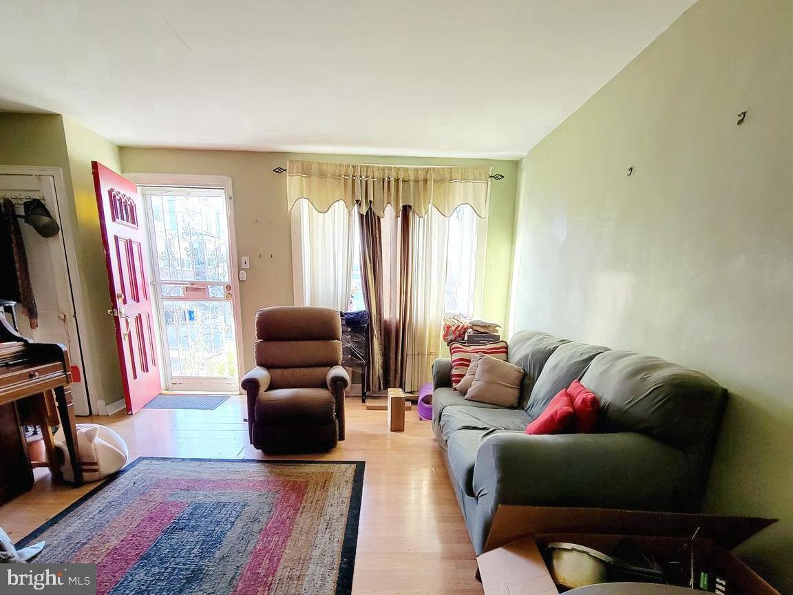 5851 Sylvester St Property Photo 13