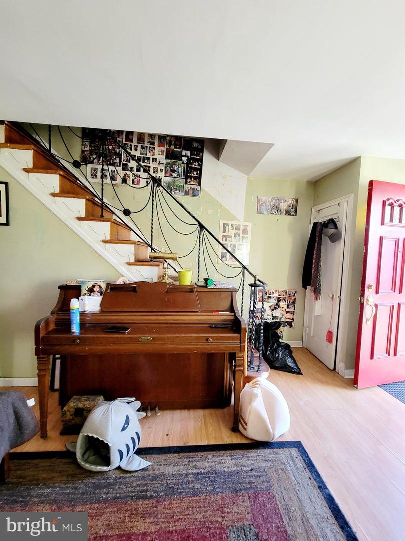 5851 Sylvester St Property Photo 17