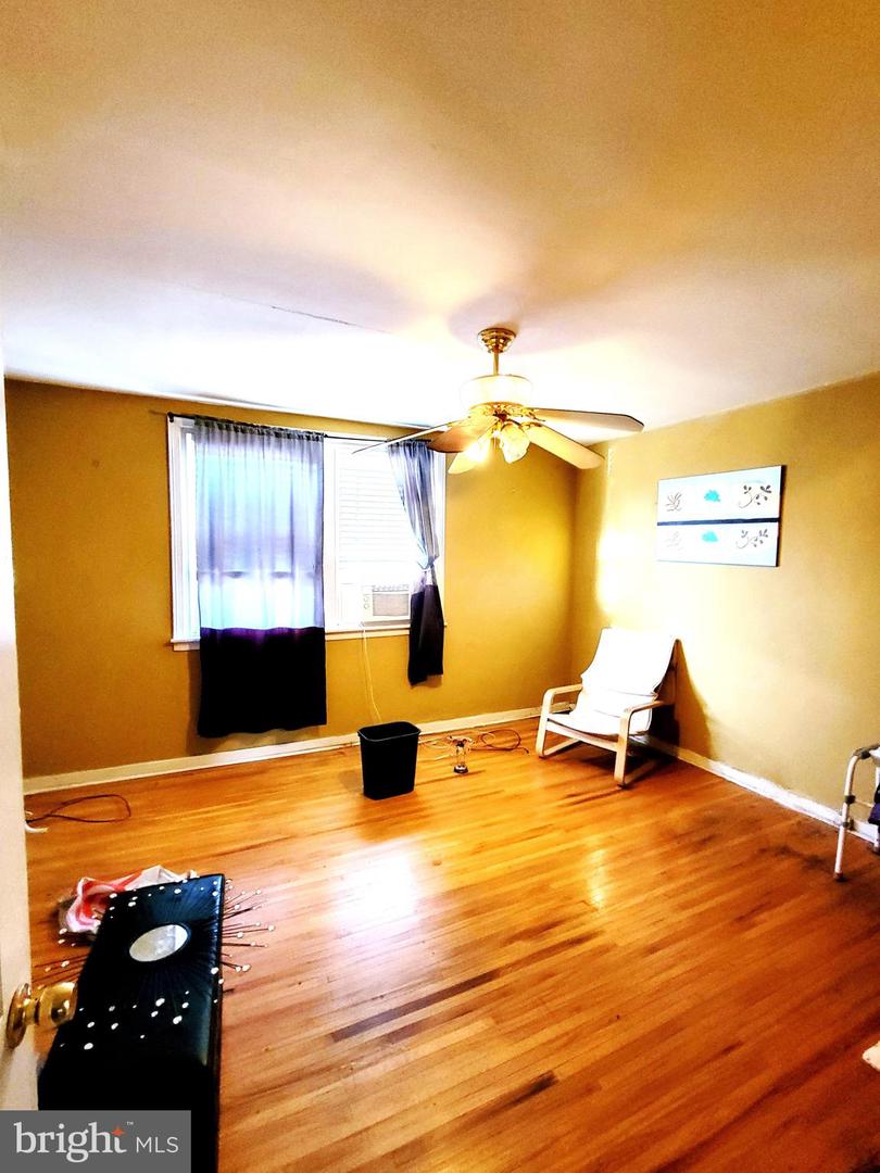 5851 Sylvester St Property Photo 24
