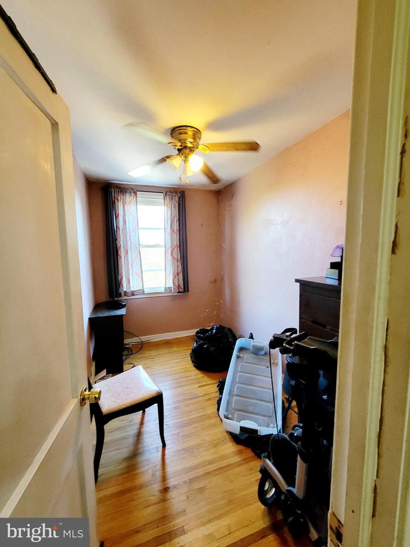 5851 Sylvester St Property Photo 28