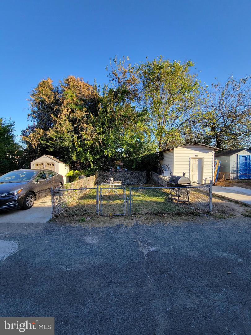 5851 Sylvester St Property Photo 41