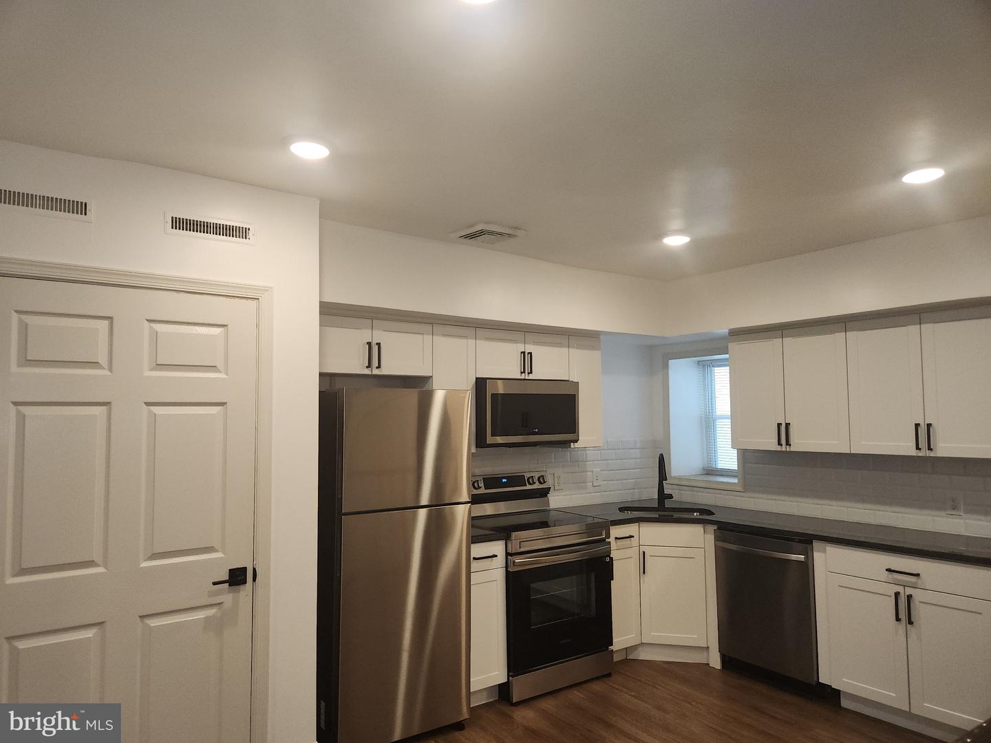 3856 Terrace St Property Photo 17
