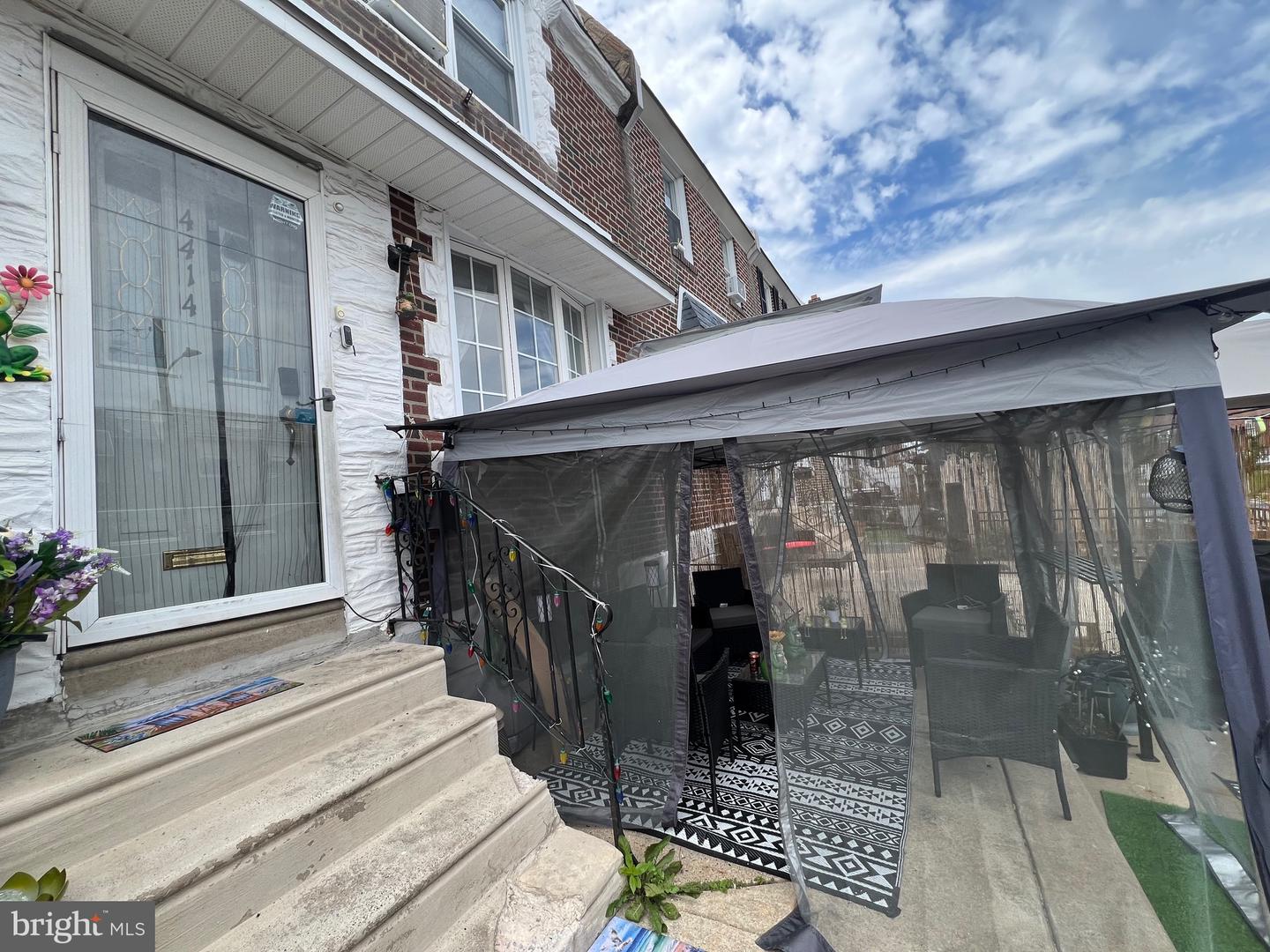 4414 Loring St Property Photo 3