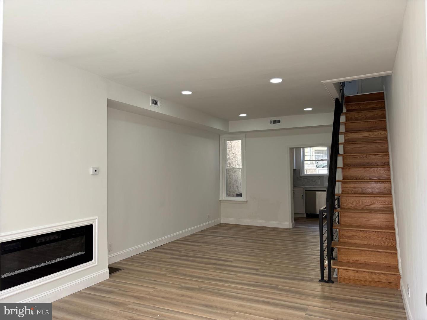 1119 Winton St Property Photo 3