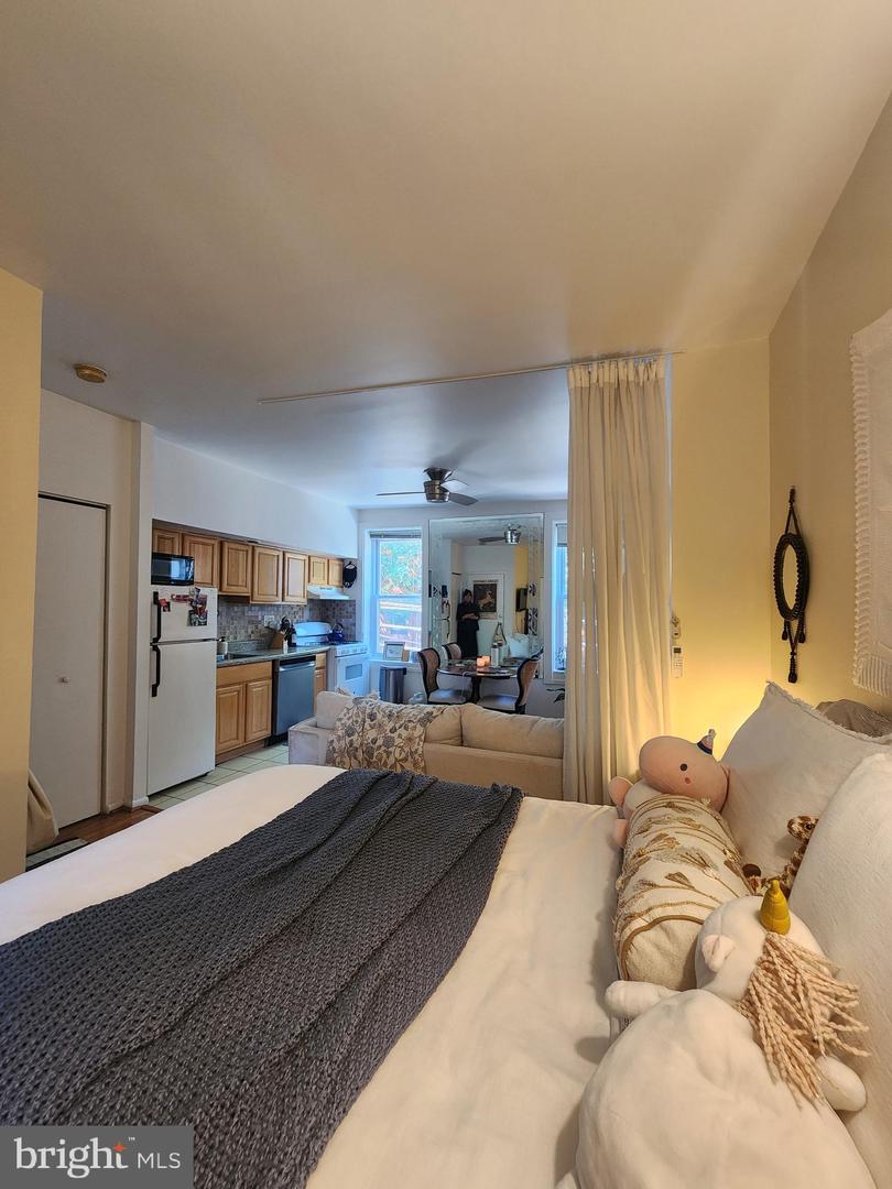 2018 BAINBRIDGE ST #2F Property Photo 1