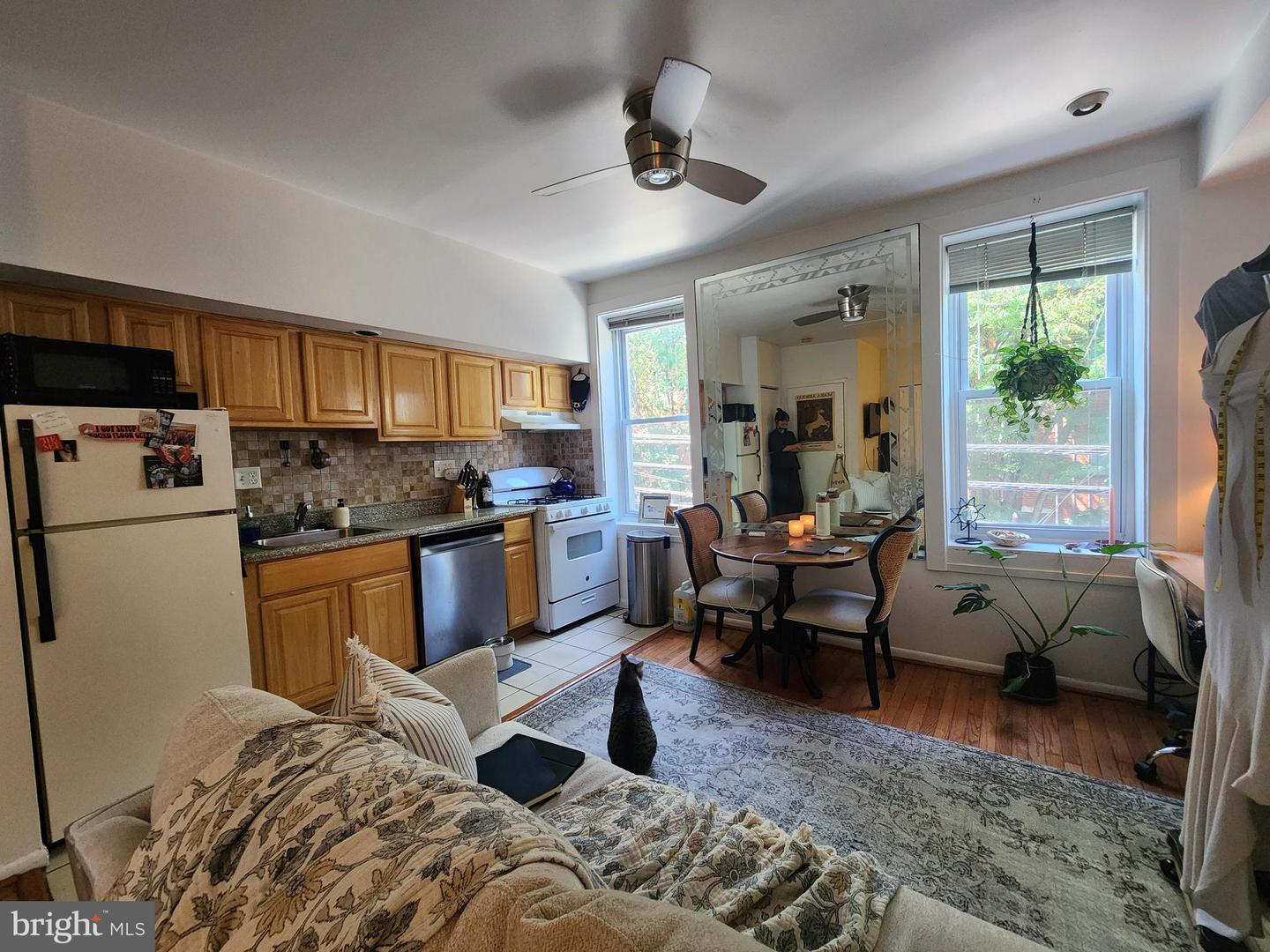 2018 Bainbridge St #2f Property Photo 2