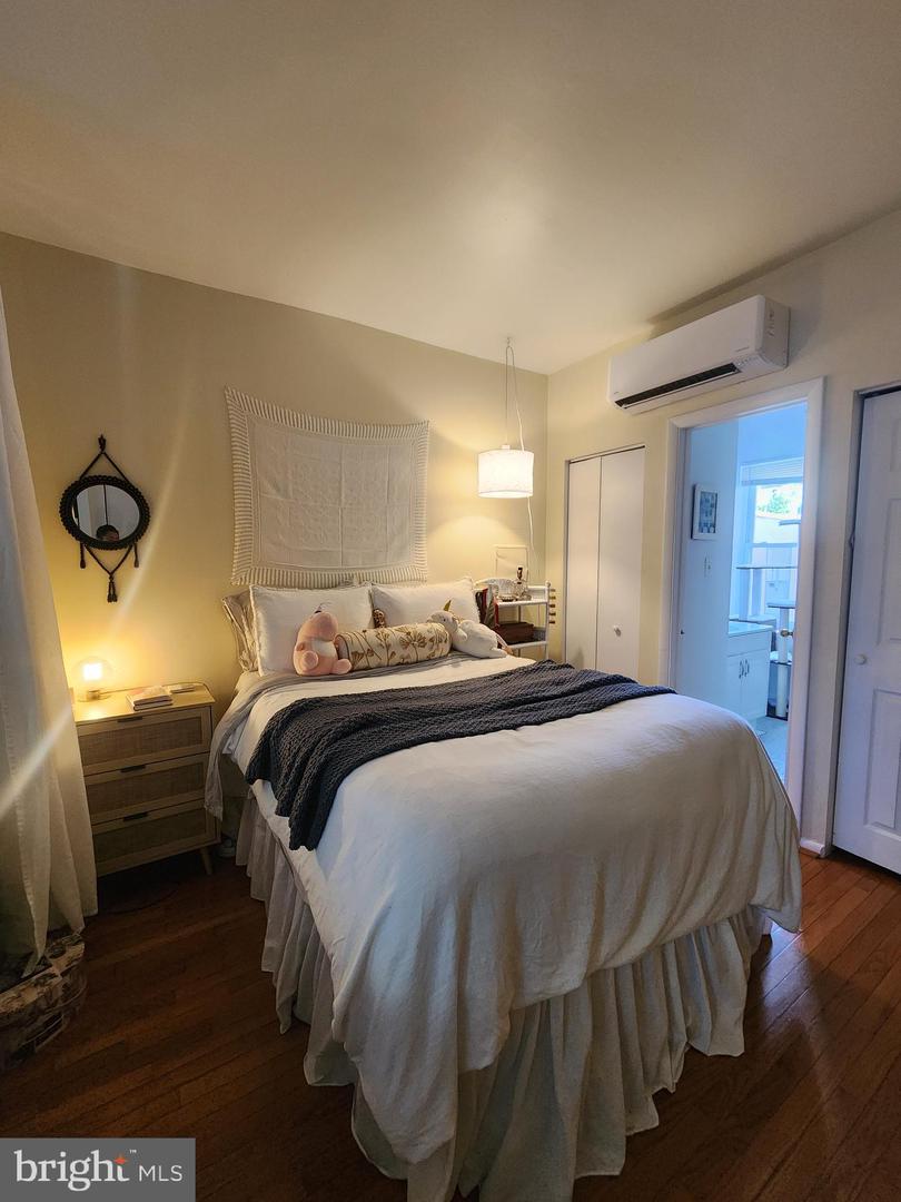 2018 Bainbridge St #2f Property Photo 3