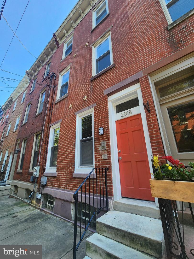 2018 Bainbridge St #2f Property Photo 6