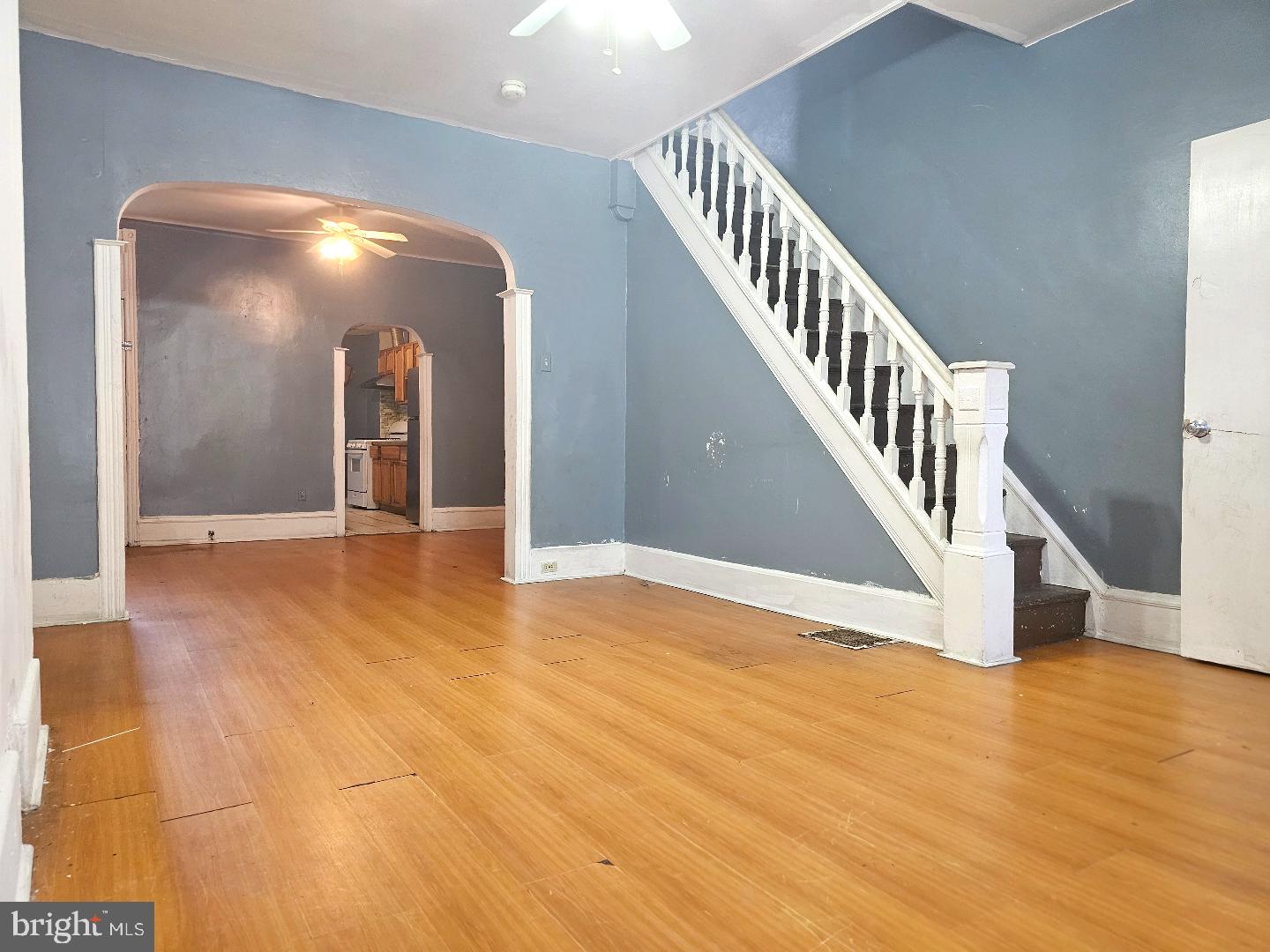 2423 Oakford St Property Photo 2