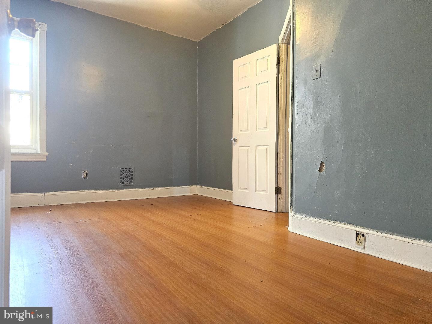 2423 Oakford St Property Photo 12