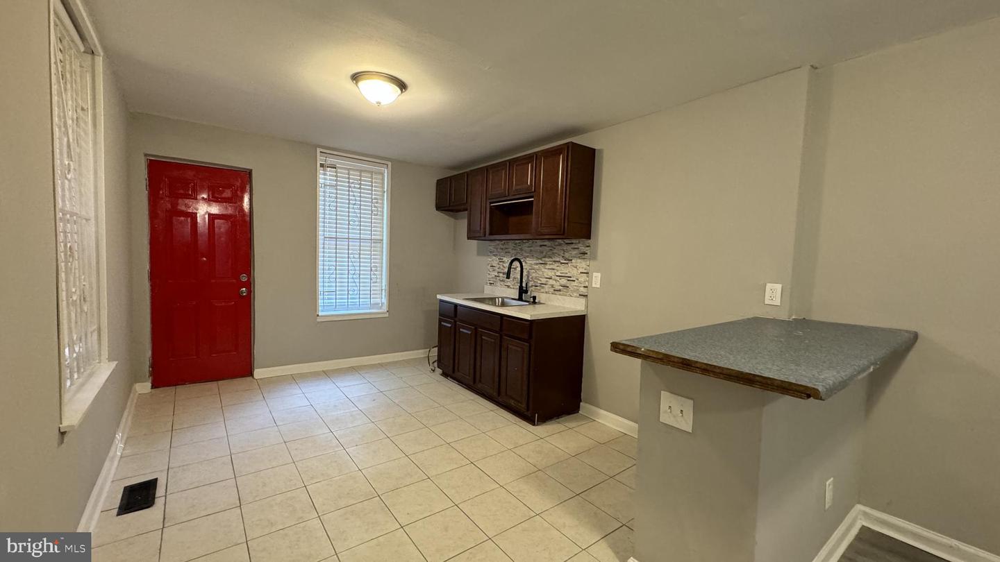 1662 S Conestoga St Property Photo 8
