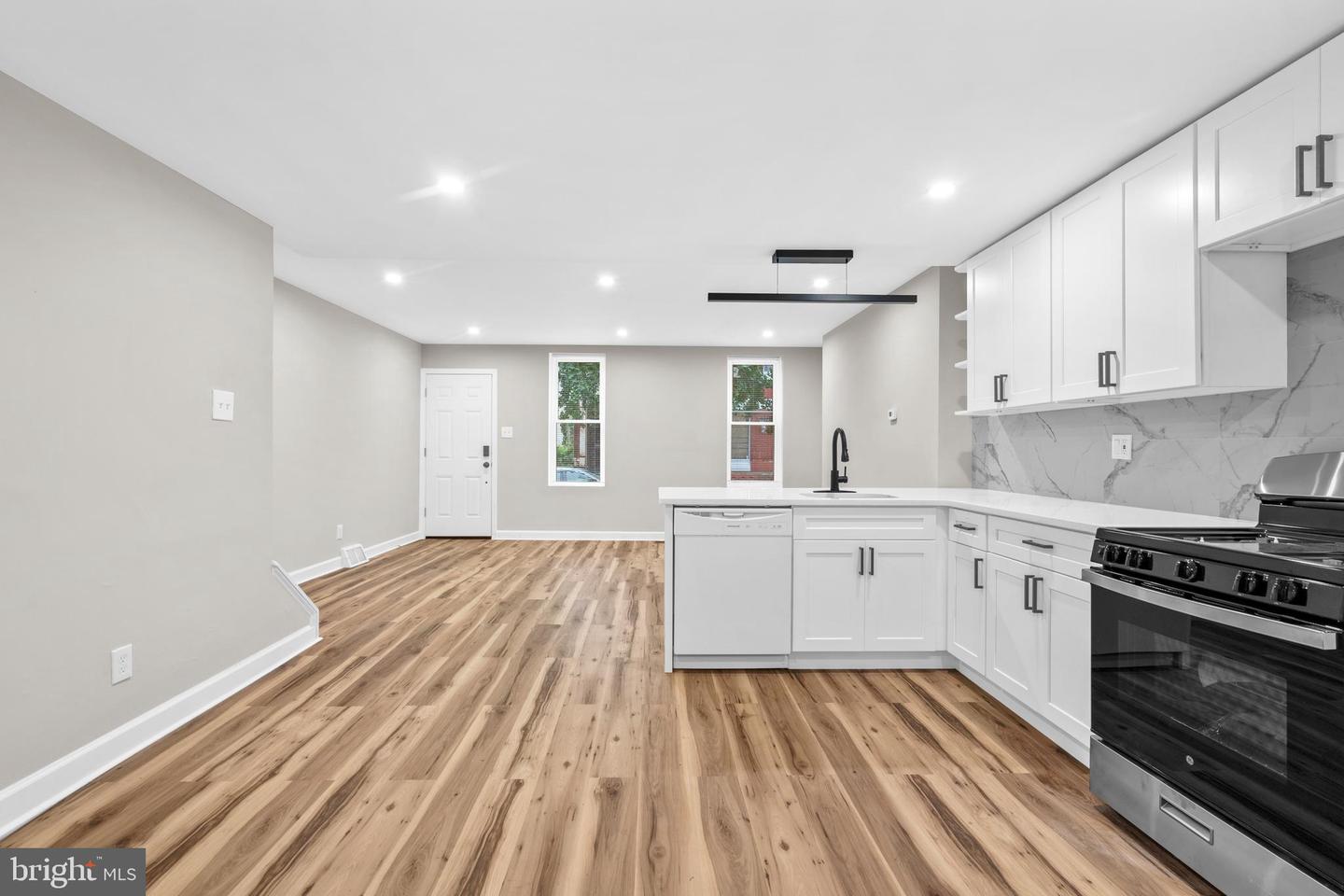 1908 N Croskey St Property Photo 11