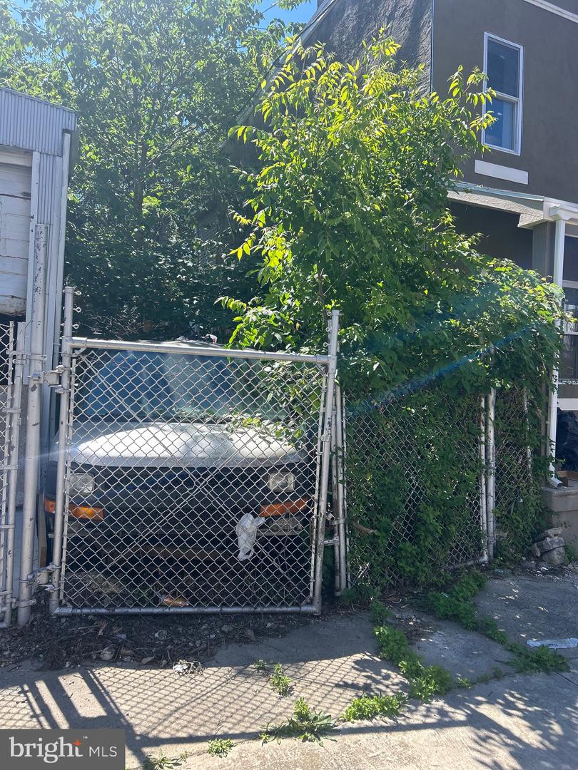 1675 N Wilton St Property Photo 1