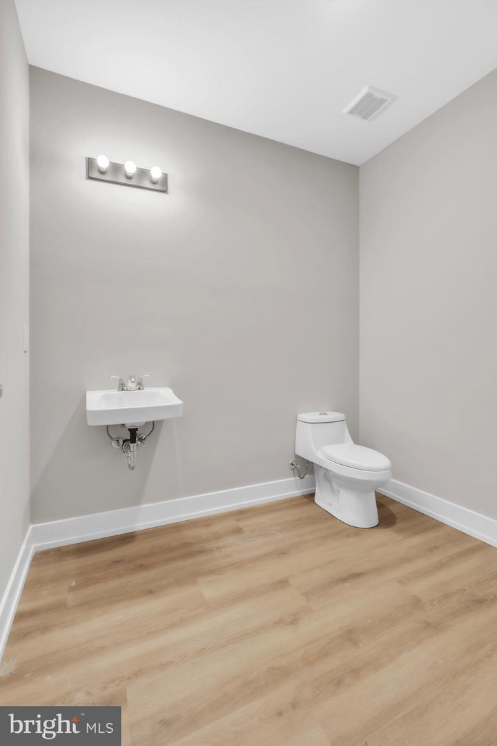 714 Chestnut St #comm Property Photo 9