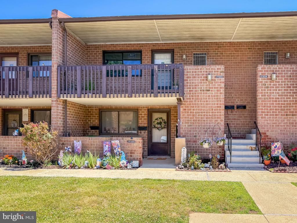 17205-00 Delaire Landing Rd #205 Property Photo 3