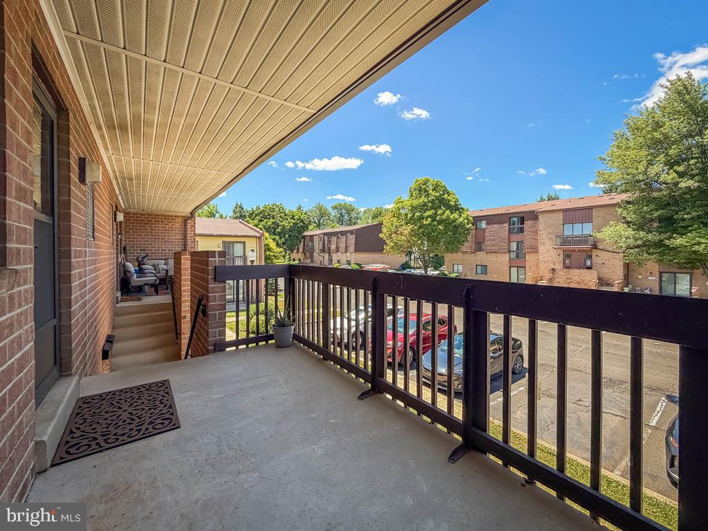 17205-00 Delaire Landing Rd #205 Property Photo 4