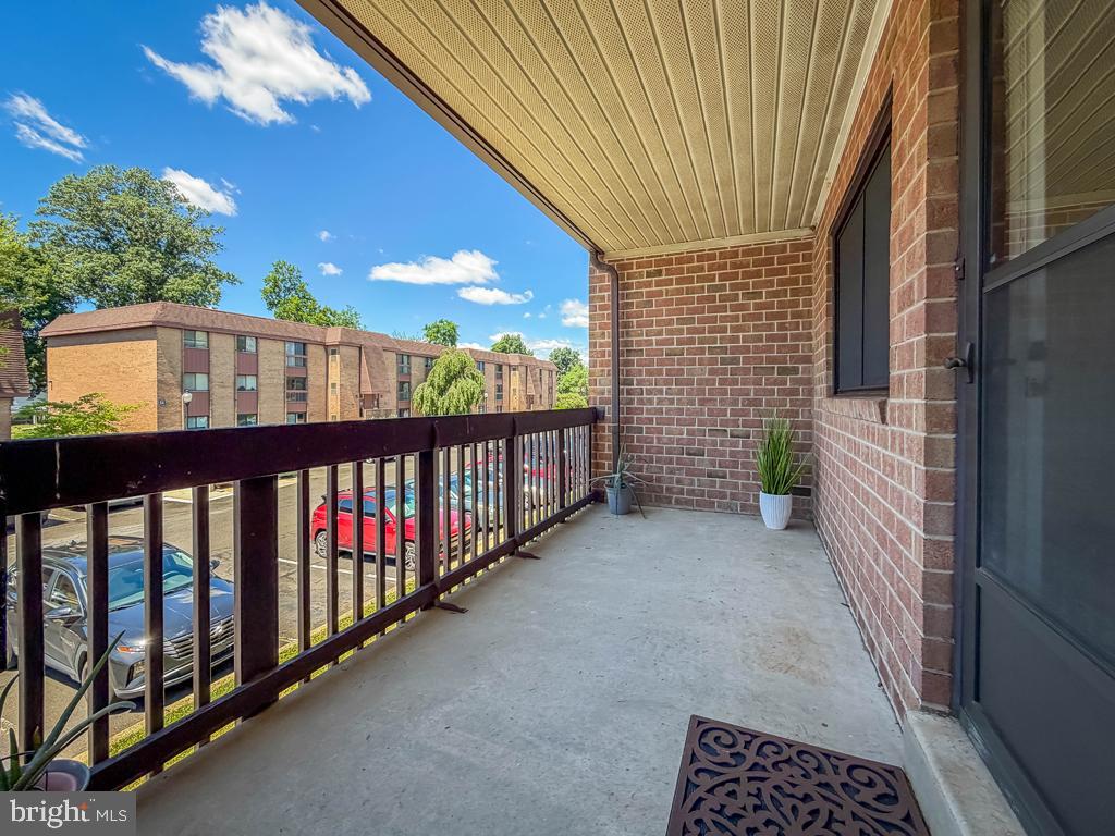 17205-00 Delaire Landing Rd #205 Property Photo 5